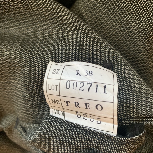 Black Herringbone 100%wool suit. - Picture 10 of 12